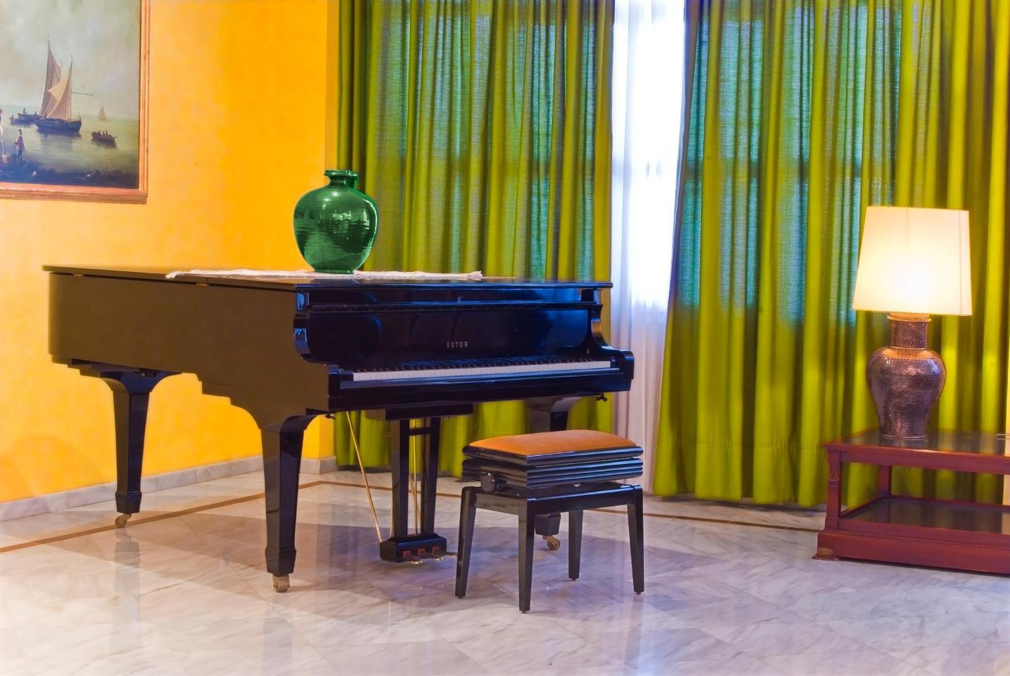 Hotel Bronces 4*