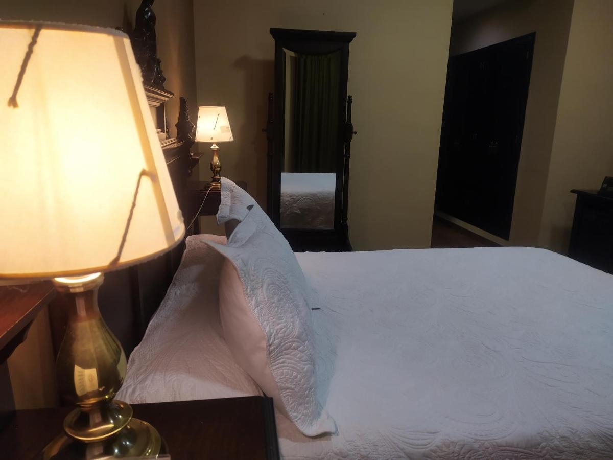 Bronces Hotel Lucena